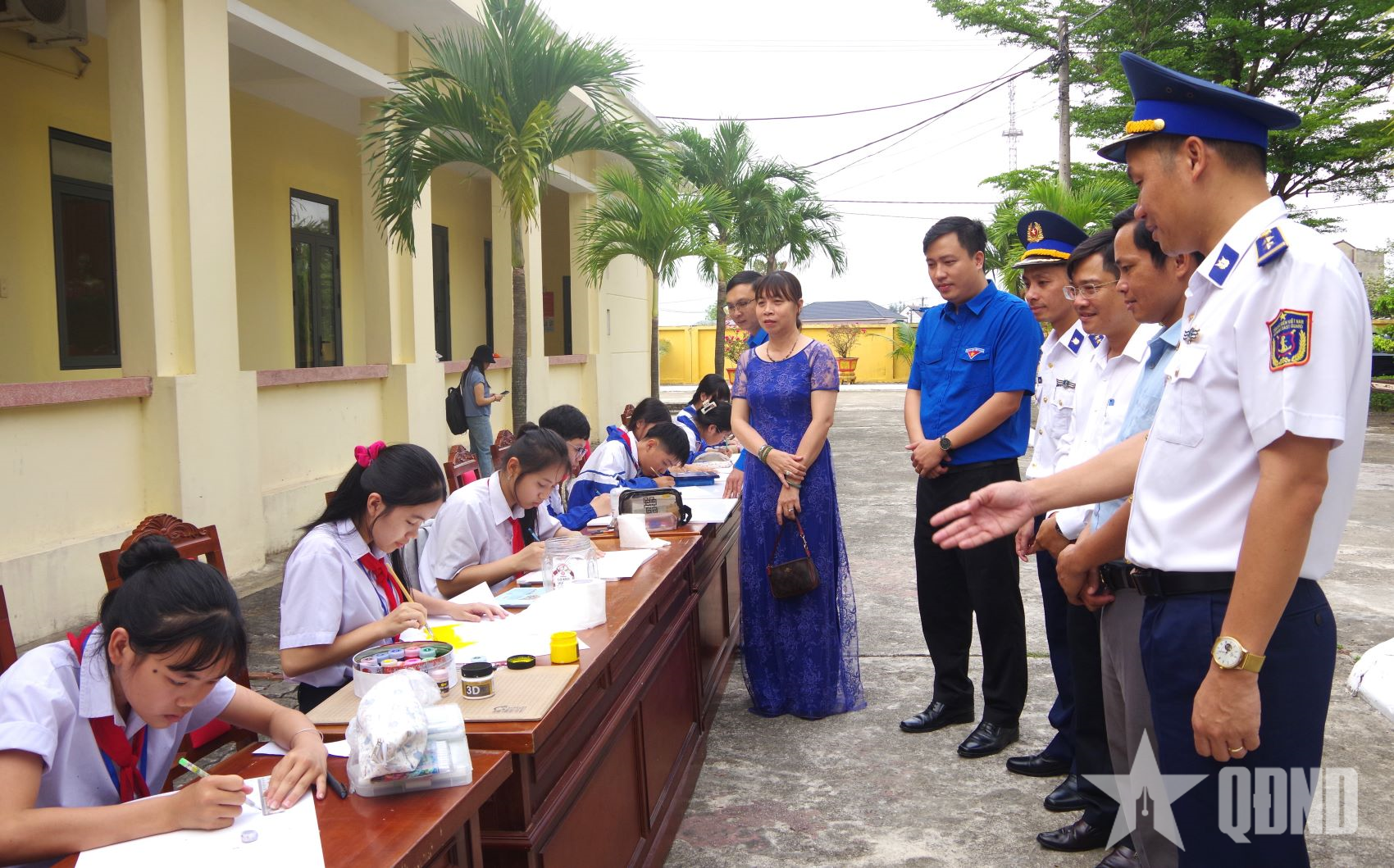 Hải đội 202, Vùng Cảnh sát biển 2: Khơi dậy tình yêu biển, đảo đối với học sinh